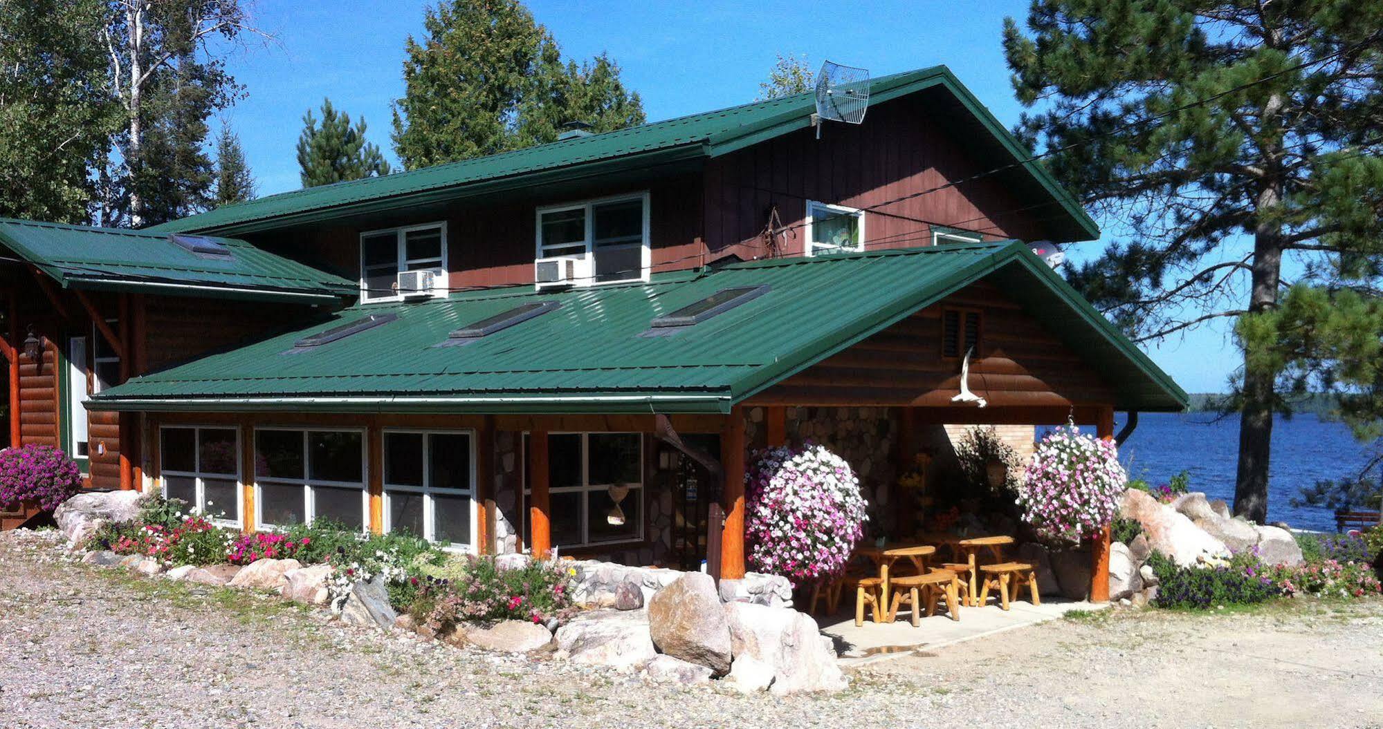 Moose Track Adventures Resort Winton Exteriör bild