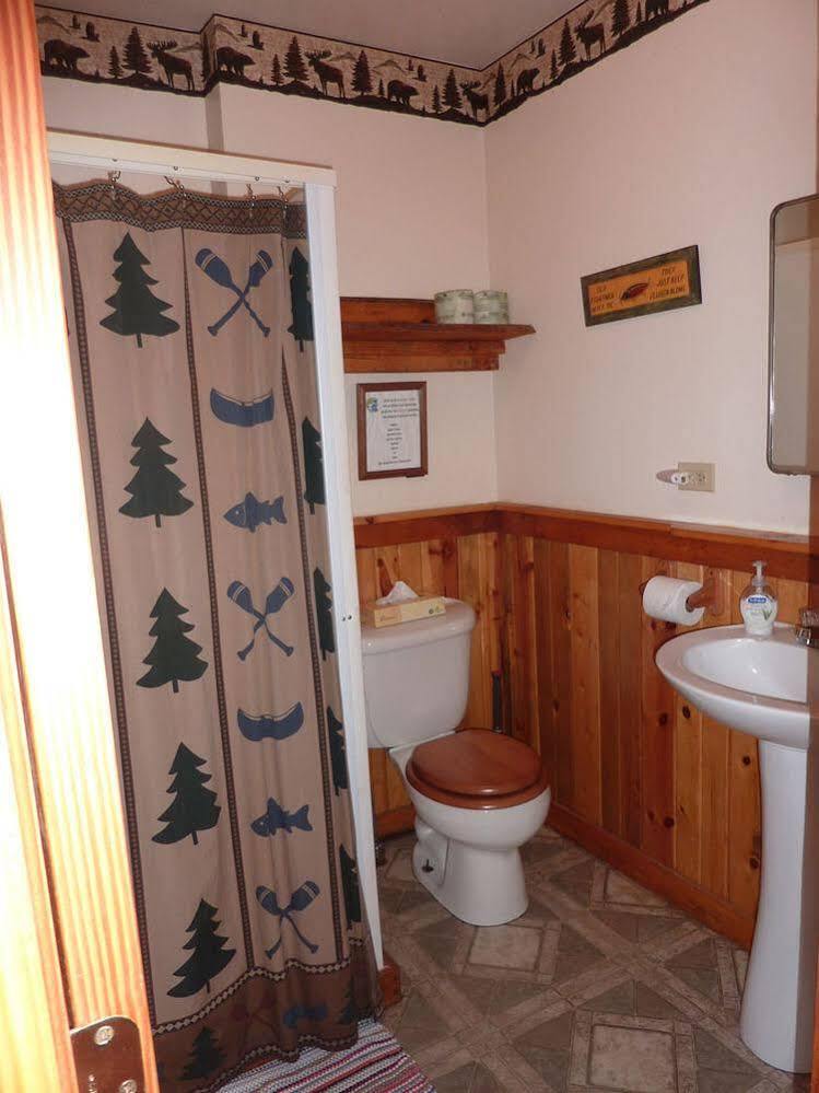 Moose Track Adventures Resort Winton Exteriör bild