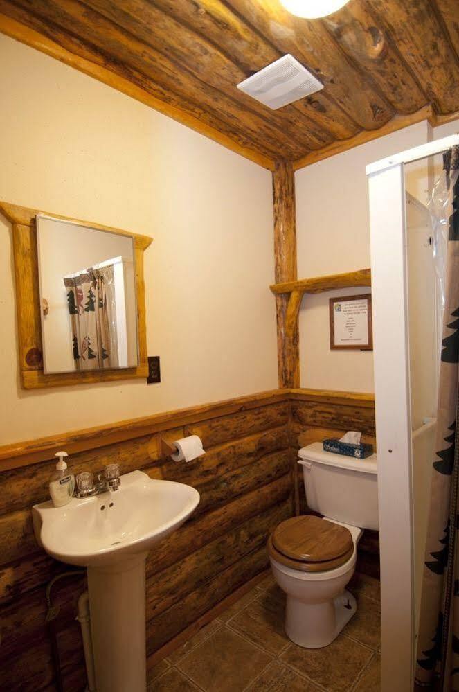 Moose Track Adventures Resort Winton Exteriör bild