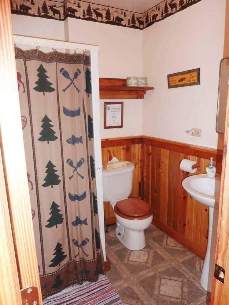 Moose Track Adventures Resort Winton Exteriör bild