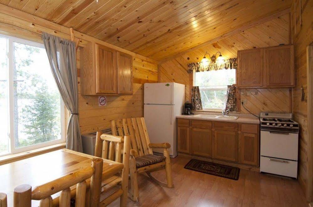 Moose Track Adventures Resort Winton Exteriör bild